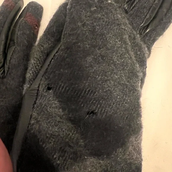 Burberry Black Leather Gloves - Picture 4 of 5